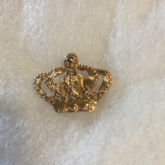 Golden Crown Brooch - Picture 2 of 4